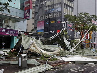 14 dead after Typhoon hits Chi...